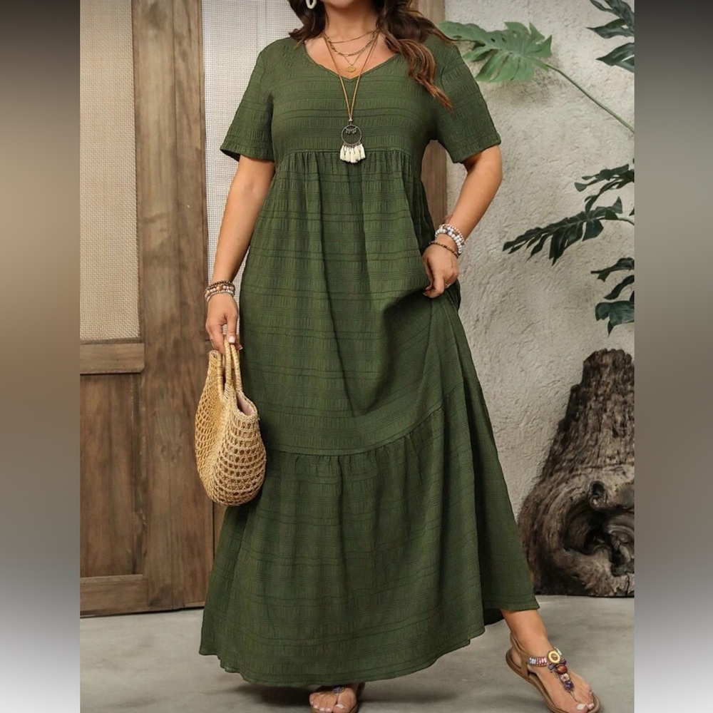 Plus size textured V neck maxi dress - Picture 1 of 6